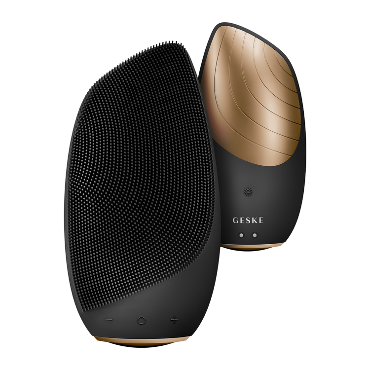 Black and gold cleansing brush withGESKE branding on a white background