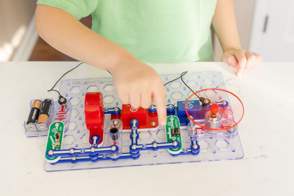 SNAP CIRCUITS