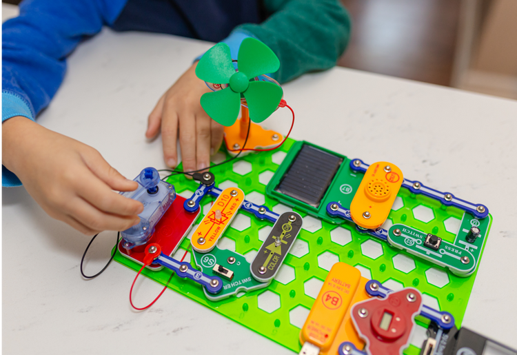 SNAP CIRCUITS