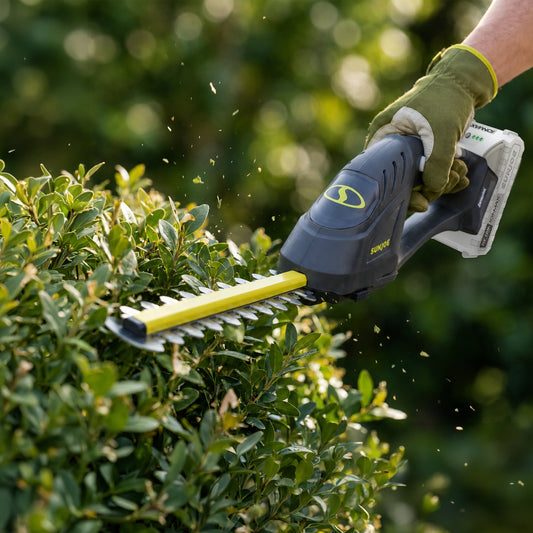 Sungoo hedge trimmer with close-up of use on grass