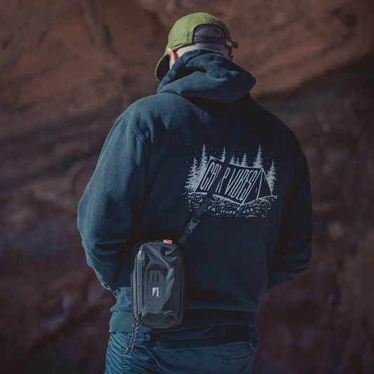 The Lander Rambler is 1L size has two compartments with water-resistant zippers, as well as a mesh divider and a key leash to stay organized