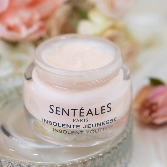 Cosmetic jar labeled 'Senteales' on a floral background