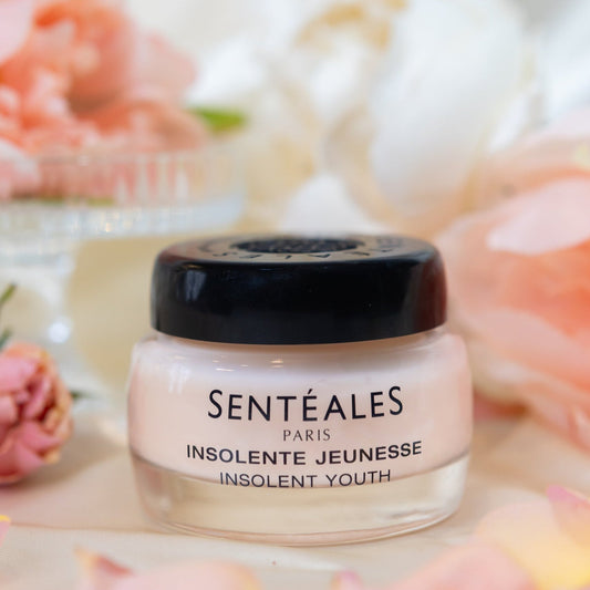 Cosmetic jar labeled 'Senteales' on a floral background