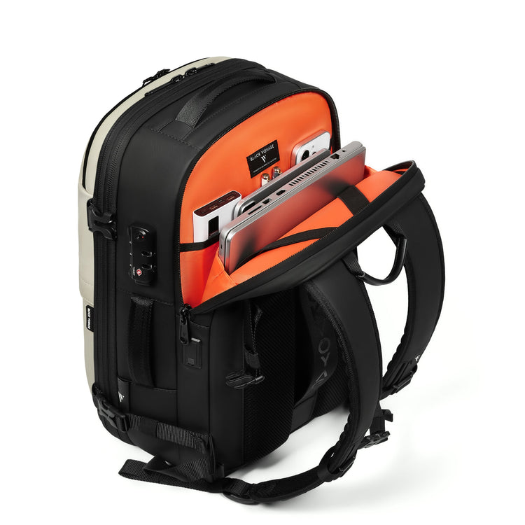 BlackVoyage Aero Essential Vacuum Seal Backpack and Vortex Vacuum Air Pump Bundle and 18LVacuum Bags