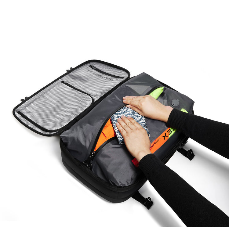 BlackVoyage Aero Essential Vacuum Seal Backpack and Vortex Vacuum Air Pump Bundle and 18LVacuum Bags