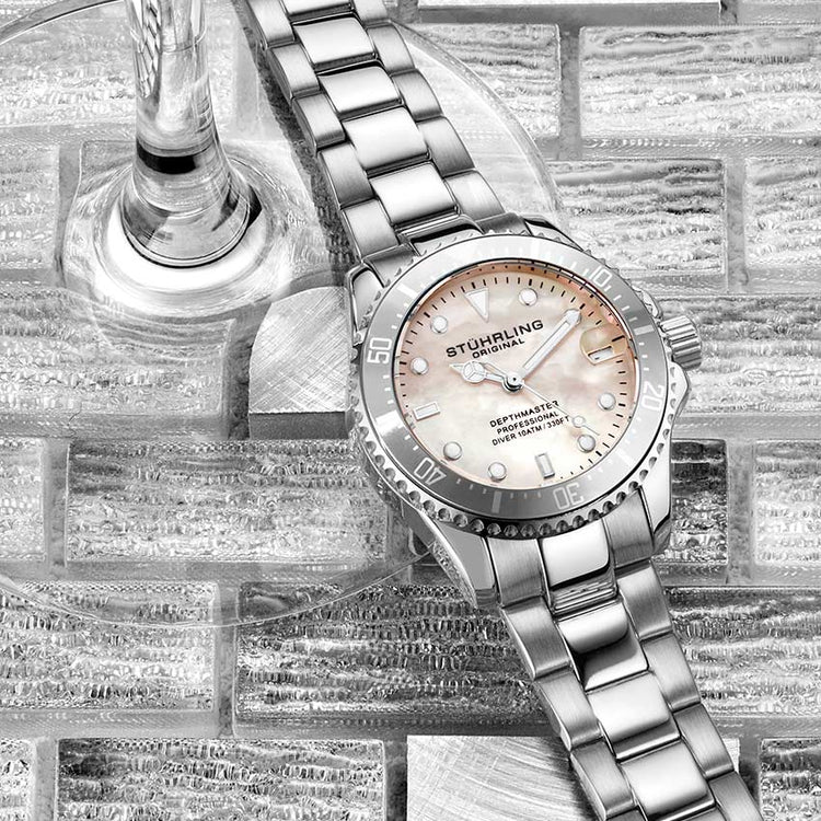 White Dial / Silver Case / Silver Band