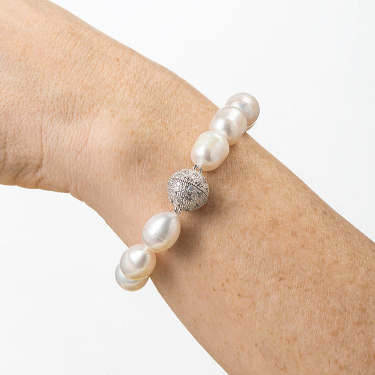 Baroque pearl bracelet with crystal clasp