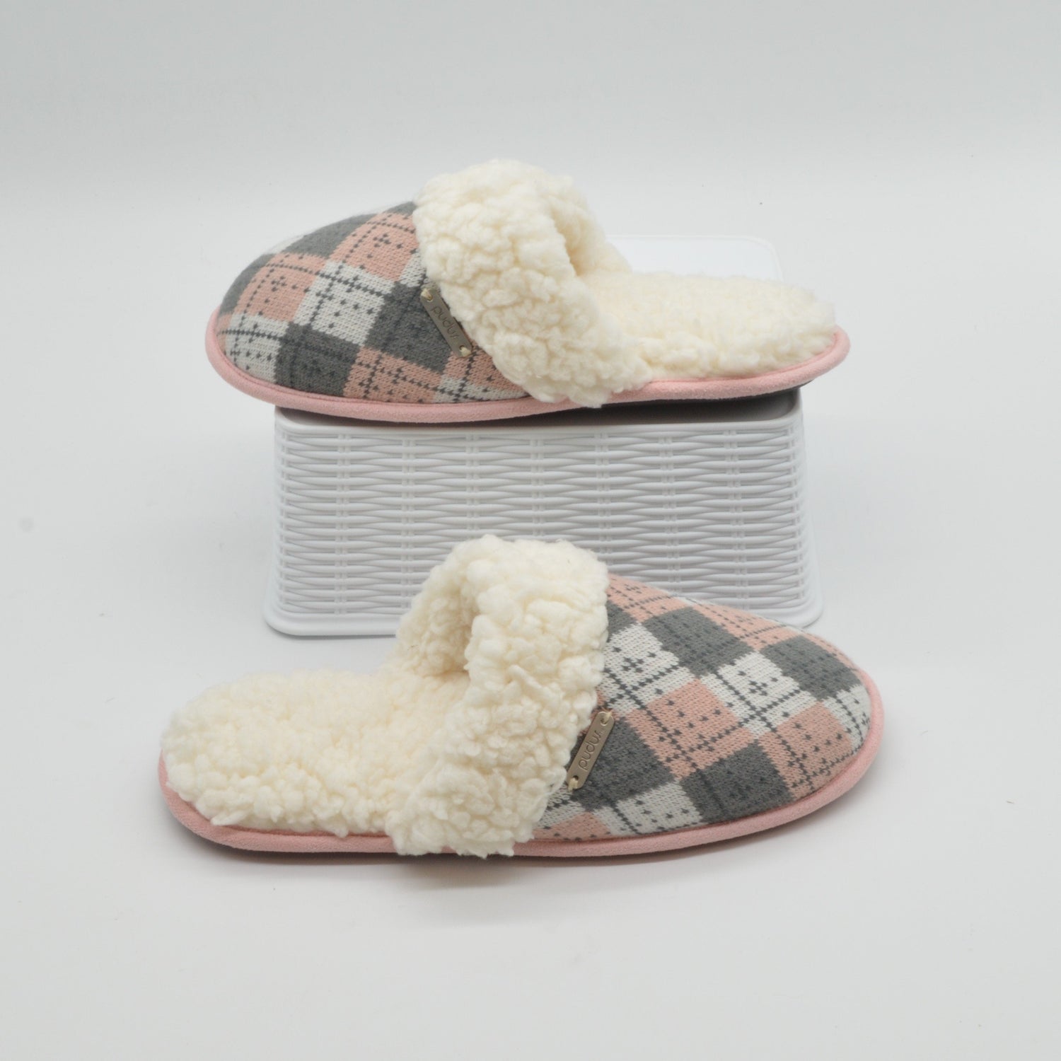 Pudus Cozy & Fluffy House Slippers for Women, Memory Foam Slipper Slides with Plush Faux Fur Fleece Lining Creekside Slide Argyle Blush