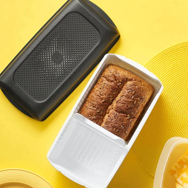 Tupperware Bread Saver- Storage Container & Bread Box