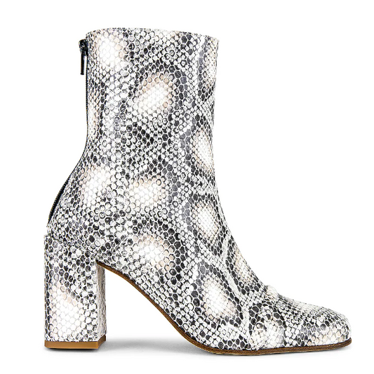 SPECIAL OFFER GIGI, Greyscale